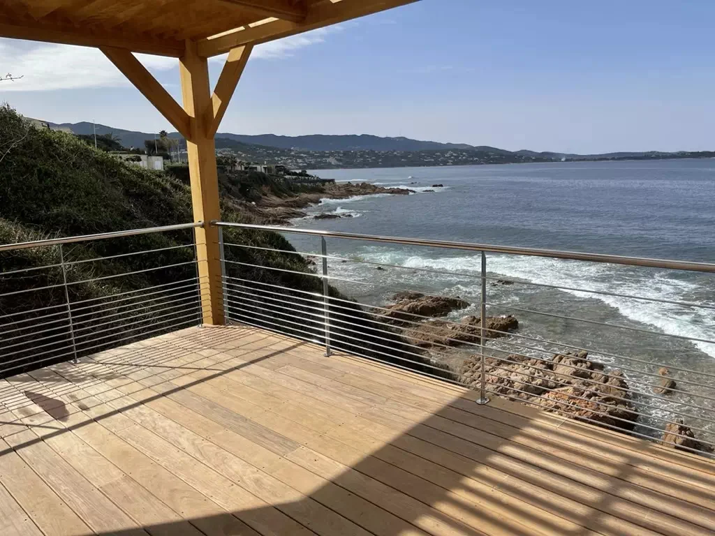 Terrase en bord de mer
