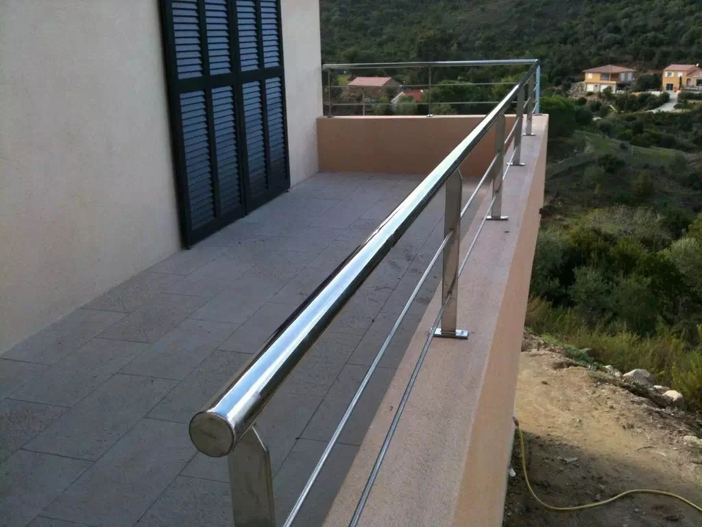 Garde-corps sur muret de balcon