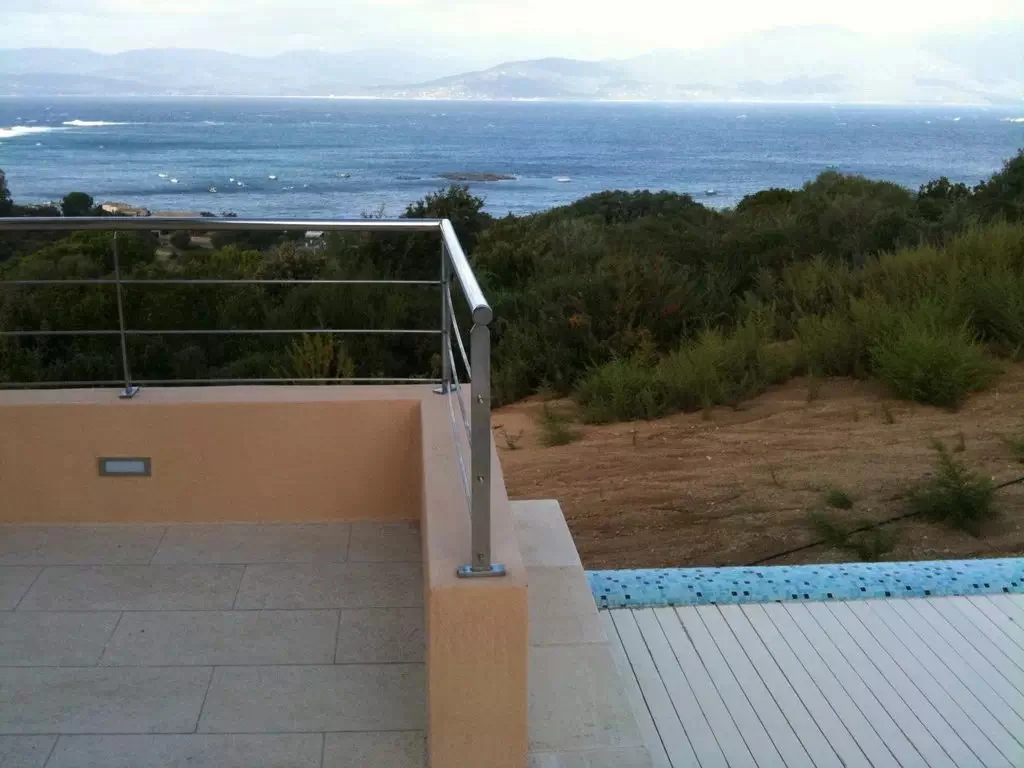Garde-corps sur muret de balcon