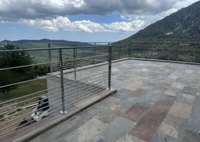 Garde-corps Evasion - 9 lisses posé sur dalle - Main courante rectangle