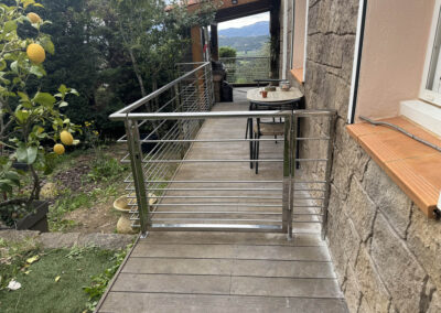 Garde-corps Evasion 8 lisses - avec portillon à la française et main courante en tube rond